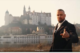 „Als Ossi tut das gut“: So reagieren die Fans auf den Sachsen-Clip von Rapper Kollegah - Rapper Felix Blume alias Kollegah hat in Meißen sein neues Luxusauto abgeholt und dabei auch die Albrechtsburg in Szene gesetzt.