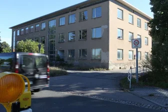 Als sich die DDR private Firmen holte: Die verstaatlichten Betriebe im Kreis Zwickau - Von der einst erfolgreichen Textilfirma Synthetex existiert heute nur das zu DDR-Zeiten errichtete Firmengebäude. 