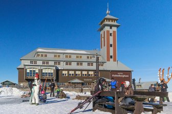Als wäre nichts gewesen: So lief der erste Tag der Skisaison am Fichtelberg -