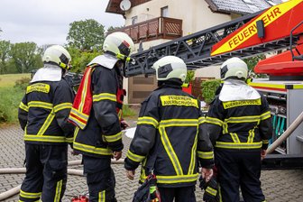 Als Zeichen der Wertschätzung: Auerbach zahlt Feuerwehrleuten mehr Geld - Die Kameraden der Freiwilligen Feuerwehr in Auerbach und den Ortsteilen bekommen für ihre Tätigkeit mehr Geld.