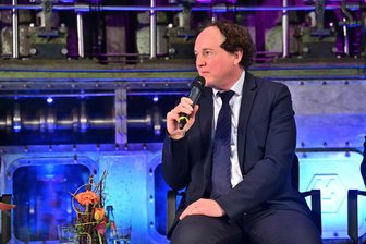 „Also gibt es Gegenwind“: Debatte um Wagenknechts Nummer eins aus Sachsen - Kein Unsinn, nur weil es ideologisch passt: Marcel Machill, Spitzenkandidat des BSW Sachsen bei der bevorstehenden Bundestagswahl, bei einer Diskussion in Mittweida.