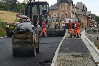 Alte Auerbacher Straße: Schwarzdecke kommt mit Verzug - 