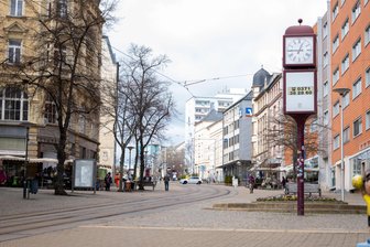 Alte Debatte neu entbrannt: Wird die mittlere Bahnhofstraße in Plauen für den Verkehr geöffnet? - Die mittlere Bahnhofstraße ist keine klassische Einkaufsstraße mehr. Viele Ladenlokale stehen leer.