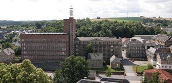Alte Fabrik wird zur Logistikzentrale - 
              <p class="artikelinhalt">Der massive Klinkerbau mit dem weithin sichtbaren Rogo-Turm, einem der Wahrzeichen von Oberlungwitz. </p>
            
