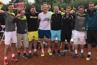 "Alte Herren" sorgen für Höhepunkt beim Tennisclub - Die Herren 30 des Chemnitzer TC/Freiberg: Christian Schneider, Ronald Kraatz, Lars Hack, Christian Kleinpeter, Jiri Prokop, Milan Fiala, Alexander Kreller und Jan Marek. 