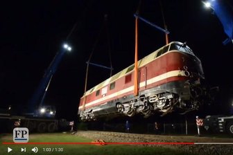 Alte Lok wird neue Herberge in stillgelegtem Bahnhof -