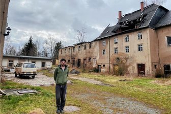 Alte Mühle in Flöha: Der Plan kreist noch, die Gewissheit schwindet - Manuel Stanikowski, der Eigentümer der Alten Mühle, hält an seinem Plan einer schrittweisen Sanierung des Komplexes fest.