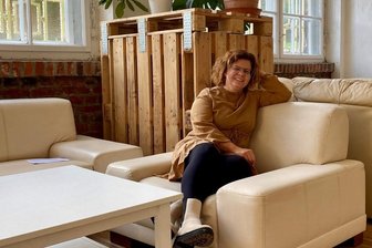 Liane Rickert hat die Idee, in der Alten Plüsche in Mittweida ein Gründer- und Kulturzentrum zu schaffen. Im großen Saal im Erdgeschoss sollen dann Konzerte, Partys und andere Veranstaltungen stattfinden.