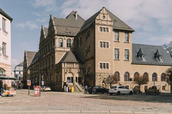 Alte Post in Reichenbach: Fokus liegt nun wieder auf Läden - Die ehemalige Hauptpost in Reichenbach. Wann sich dort endlich etwas tut, fragen sich viele Bürger.