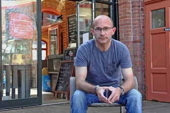 "Alte Remise" bleibt am Zwickauer Johannisbad - Sven Nauendorf ist froh, dass er seine Gaststätte am Zwickauer Johannisbad weiter betreiben kann. Foto: Ralph Köhler