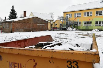Alte Schule in Königsfeld abgerissen - Die Reste der ehemaligen Schule in Königsfeld wurden abgerissen.