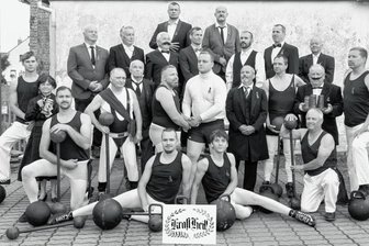 Alte Tradition mit neuen Erkenntnissen - "Jugendkraft" 2023: Hinten von links Maik Schaarschmidt, René Schreiter; 2. Reihe von links Jörg Otto, Lutz Salevsky, Roland Lämmel, Björn Lehnert, Johannes Mai, Sven Spielmann, Detlef Kolditz; 3. Reihe von links Felix Franke, Sybille Lorenz, Wilfried Richter, Christian Klotz, Rico Richter, Lucas Kästel, Carsten Einhorn, Jens Emmrich, Hans-Georg Rachner, Jens Fischer; vorn von links Martin Penzis, Martin Stöckel, Pascal Groß, Thomas Schmidt. 