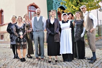 Alte Villa schön wie anno dazumal - Das Team der Villa Weißbach empfing zum Tag der offenen Tür die Gäste unter dem Motto "So schön wie anno dazumal" am sanierten Haus in der Rudolf-Breitscheid-Straße. 