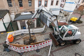 Alter Keller in Rochlitz eingebrochen - Das Loch hinter dem Rochlitzer Rathaus ist trotz der Sicherung mit Spritzbeton an einer Seite weiter eingebrochen.