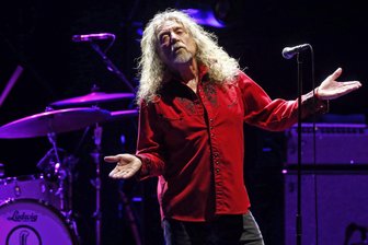 Alternder Rockgott: Led-Zeppelin-Sänger Robert Plant wird 70 - Aufnahme von 2016: Robert Plant, britischer Sänger und ehemaliges Bandmitglied von Led Zeppelin, tritt mit seiner Band The Sensational Space Shifters bei den Nights of the Botanical auf. Am Montag wurde der Musiker 70.
