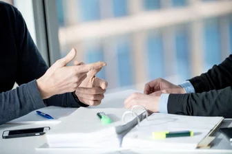 Altersvorsorgereform: Jetzt noch schnell Riester sichern? - Beratung statt Bauchgefühl: Verbraucherzentralen oder Honorarberater helfen, ob ein günstiger Riester-Vertrag noch lohnt.