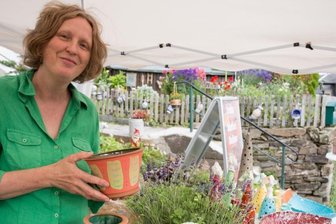 Altes Handwerk mit modernem Anspruch - Jana Kalisch ist Keramikerin aus Mauersberg. Bis auf eine Ausnahme hat sie sich bisher an allen Töpfermärkten beteiligt und war natürlich auch am Wochenende mit dabei. 
