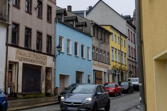 Altes Lebensmittelgeschäft in Burgstädt bekommt neuen Besitzer: Was wird aus Schriftzug „Paul Strecker“? - Seit Jahren steht das Haus an der Marienstraße 42 leer. Nur noch der Schriftzug „Paul Strecker - Lebensmittel“ erinnert an die frühere Nutzung. Jetzt hat sich ein Käufer gefunden.
