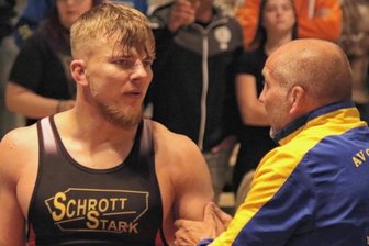 Altes Leiden kostet Germania den Sieg - Er schwimmt derzeit auf einer Erfolgswelle: Patryk Dublinowski (links) gewann auch in Lichtenfels und holte drei Punkte für den AV Germania. Rechts Trainer André Backhaus.