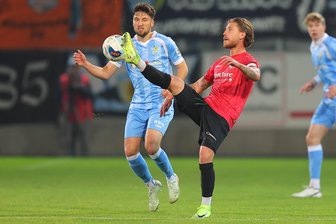Altglienicke-Kapitän Philip Türpitz: Chemnitz war definitiv eine schöne Zeit - Eine Szene aus dem Hinspiel, welches 2:2 endete. VSG-Kapitän Philip Türpitz versucht, vor dem Chemnitzer Tom Baumgart an den Ball zu kommen.