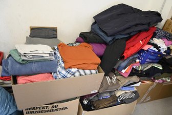 Altkleider-Entsorgung auf Wertstoffhöfen soll im Vogtland auch weiterhin kostenfrei sein - Jetzt werden die Kleiderschränke ausgemistet. Doch wohin mit den Textilien?