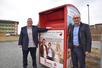 Altkleider: Wo es in Oelsnitz und Umgebung neue Container gibt - Der Oelsnitzer OB Mario Horn (links) und Johanniter-Regionalvorstand Pierre Söllner.