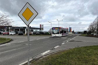 Altmittweida: Neusorger Straße bekommt neuen Belag - Die Kreuzung von Nord- und Südstraße im Gewerbegebiet Altmittweida. Ein Kreisverkehr wird hier vorerst nicht gebaut, die Fahrbahn allerdings ab Juni erneuert.