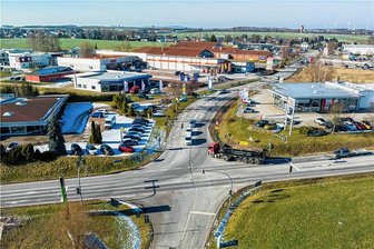 Altmittweida: Unfallschwerpunkt an Neusorger Straße wartet weiter auf Umbau - Der Blick auf die Kreuzung Chemnitzer Straße/Neusorger Straße am Gewerbegebiet in Altmittweida. 