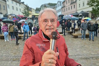 Altstadtfest in Kirchberg: Ein Autogramm vom Ex-Nationaltorwart - Fußballlegende Jürgen Croy war beim Altstadtfest in Kirchberg zu Gast.