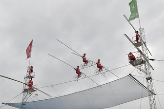 Altstadtfest, Wurzelfest und Co.: Das ist am Wochenende im Erzgebirge los - Die Geschwister Weisheit treten am Wochenende in Lugau auf, hier ein Bild eines früheren Auftrittes der Hochseil-Artisten.