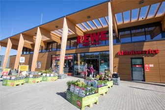 Am Dienstag findet Ortsbegehung am Chrieschwitzer Hang mit dem Plauener OB statt - Am Rewe-Markt startet die Ortsbegehung.