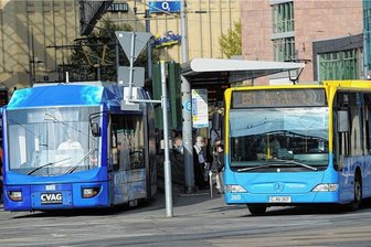 Am Montag kehrt die CVAG in Chemnitz zum Normalfahrplan zurück - Fahrgäste sollten beachten, dass die Anschlüsse an der Zentralhaltestelle ab Montag wieder ab 19.05 Uhr im 20-Minuten-Takt angeboten werden.