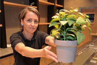Am Montag öffnet das Restaurant im Simmel-Center Aue wieder - Im Schnellrestaurant "Culinar" im Auer Simmel-Center wird für die Eröffnung alles schick gemacht. 