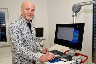 Am Reichenbacher Obi eröffnen drei neue private Praxen unter einem Dach - Peter Walther in seiner Reichenbacher Privat-Praxis. 