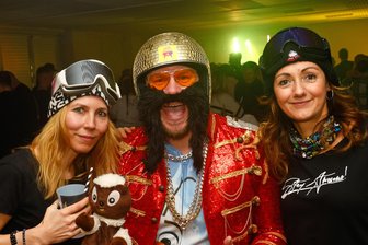 Am Sachsenring bekannt wie ein bunter Hund: Denny Dekadent drängt auf den Ballermann - Bei der Après-Ski-Party im Schützenhaus sorgt Denny Dekadent für gute Laune.