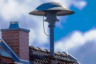 Am Samstag heulen alle 264 Sirenen im Vogtlandkreis - Am Samstag, 9.45 Uhr, werden alle 264 Sirenen im Vogtlandkreis ausgelöst. 10.15 Uhr folgt eine Entwarnung. Von den Sirenen-Anlagen in der Region befinden sich 239 in Eigentum der Gemeinden. Weitere 25 an sogenannten Gefahrenschwerpunkten gelegene Sirenen werden durch die Kreisbehörde verwaltet. Der Probealarm am Samstag dient ihren Angaben zufolge auch dazu, auf die unterschiedlichen Sirenensignale hinzuweisen und Vogtländerinnen und Vogtländer für das Thema Katastrophenschutz zu sensibilisieren.