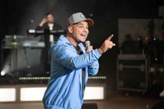 Am Wochenende: Untergetauchter Pietro Lombardi in Bad Elster - Sänger und Ex-DSDS-Sieger Pietro Lombardi gab im Naturtheater Bad Elster ein stimmungsvolles Konzert.