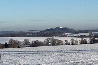 Amateurmeteorologe misst in Dittersdorf kälteste Nacht des Jahres - Am Dienstag gegen 9.30 Uhr betrug die Temperatur auf diesem Feld bei Gornau noch minus 11 Grad Celsius.