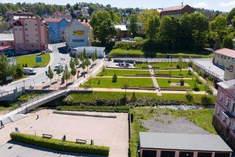 Ambitionierter Plan im Erzgebirge: Große Tische über die deutsch-tschechische Ländergrenze - Die sogenannte "Gemeinsame Mitte" verbindet die Gemeinde Bärenstein und ihre tschechischen Nachbarn in Vejprty/Weipert.