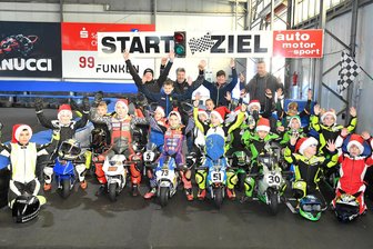 AMC Sachsenring feiert Lichtlabend in Bernsdorf - Die jüngsten Aktiven des AMC nach ihrem Pocket-Bike-Jahresabschlusstraining am vergangenen Samstag.