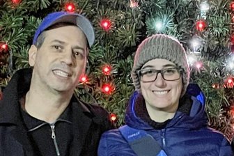 Amerikanerin pflegt Erzgebirgsbräuche - Timothy, Keila und Nehven Carvalho in der Adventszeit in South Kingstown. 