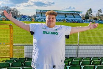 Amins irrer Aufstieg: Wie ein 215 Kilogramm schwerer Fußballer zum Tiktok-Star wurde - "Aminhoooo" im altehrwürdigen Alfred-Kunze-Sportpark in Leipzig. Hier dreht er die Videos, die jetzt um die ganze Welt gehen.