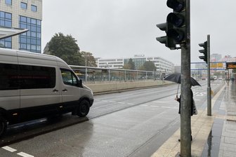 Ampel an Groß-Kreuzung in Chemnitz ausgefallen: CVAG leitet Busse und Bahnen um - Seit 5 Uhr am Donnerstagmorgen ist die Ampel an der Kreuzung am Tietz außer Betrieb.