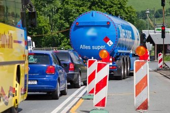 Ampel auf der B 95 bei Wiesa bleibt in Betrieb - Nach der Baustelle ist vor der Baustelle: Auch wenn die Arbeiten Ende Juni abgeschlossen sind, bleibt die Ampel auf der B 95 bei Wiesa.