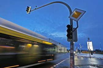 Ampel auf wichtiger Kreuzung in Zwickau bis Ende Januar außer Gefecht - Hier leuchtet so schnell nichts mehr. Die Ampel ist schon seit Anfang Dezember kaputt.