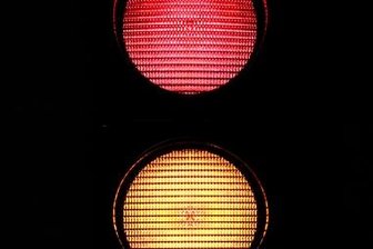 Ampelregelung nach Straßeneinbruch in Zwickau - Ab sofort ist die Reinsdorfer Straße in Zwickau zwischen den Hausnummern 30 und 41 halbseitig gesperrt, der Verkehr zwischen Zwickau und Reinsdorf wird in diesem Bereich per Ampel geregelt.