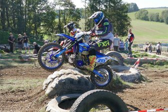 Amtsberger Lokalmatador krönt Offroad-Cup-Finale mit Heimsieg - Neben den vielen Passagen im Wald stellte auch die Vereinsstrecke des MC Amtsberg mit ihren Hindernissen eine große Herausforderung für alle Teilnehmer dar.