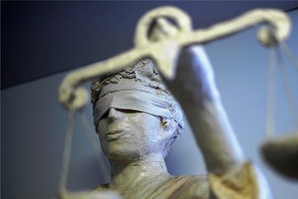 Amtsgericht Auerbach: Angebliche Ohrfeige war wohl frei erfunden - Mit einem Freispruch endete am Donnerstag eine Verhandlung vor dem Auerbacher Amtsgericht. Foto: Peter Steffen/dpa