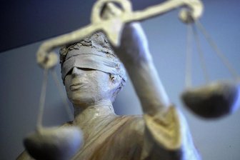Amtsgericht Auerbach: Volltrunkener Randalierer verurteilt - Ein Auerbacher ist im Juni volltrunken völlig ausgerastet. Dafür musste er sich nun vor dem Amtsgericht verantworten.