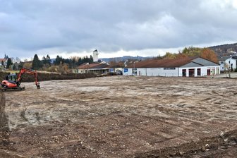 An der B 173 in Flöha wird gebaggert: Was wird denn hier gebaut? - An der Chemnitzer Straße in Flöha werden umfangreiche Erdarbeiten ausgeführt. Das sind die Vorbereitungen für die großes Bauvorhaben.